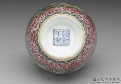 图片[3]-Vase with tubular handles with Western figure on a polychrome ground in falangcai painted enamels, Qianlong reign (1736-1795), Qing dynasty-China Archive